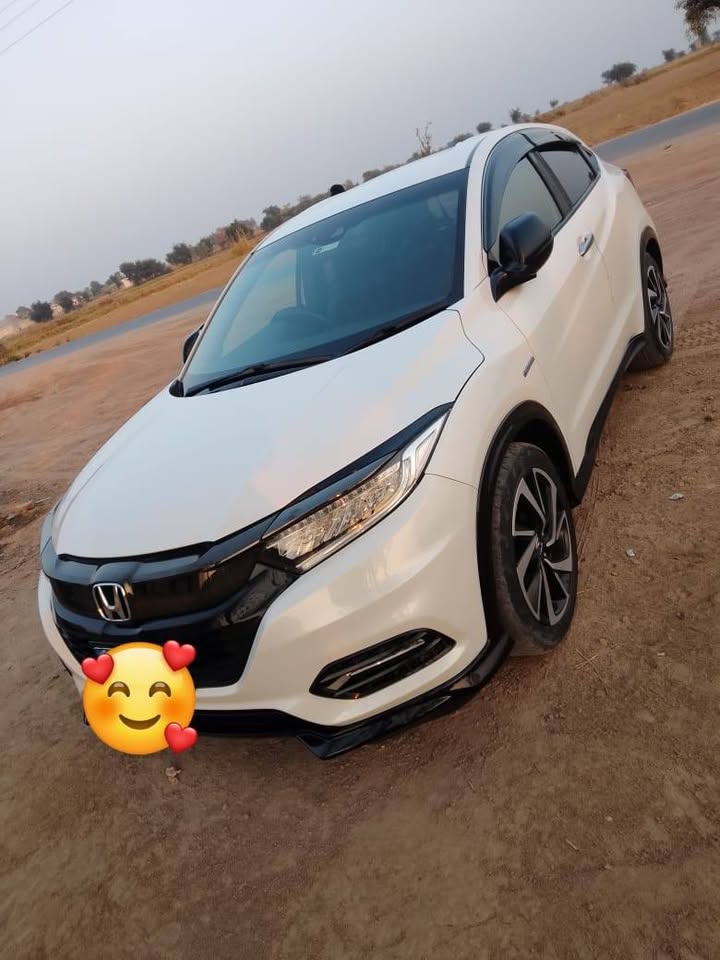 Honda vezel RS PKR9,100,000