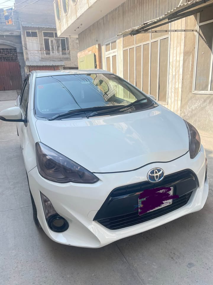 Toyota aqua hybrid PKR3,600,000