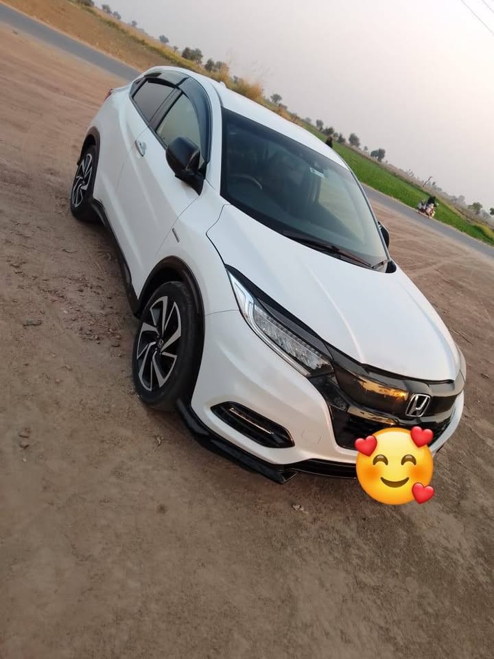 Honda vezel RS PKR9,100,000