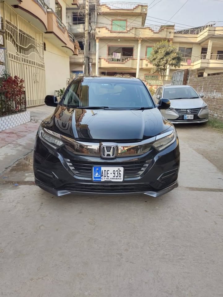 Honda Vezel Islamabad no 2013 model PKR3,865,000