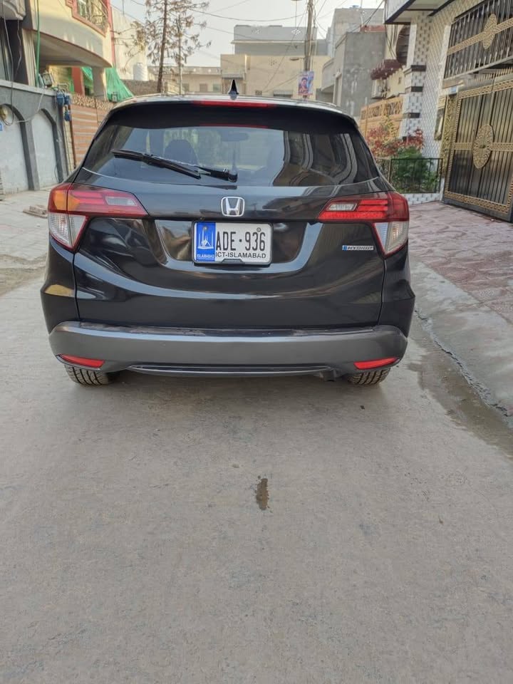 Honda Vezel Islamabad no 2013 model PKR3,865,000