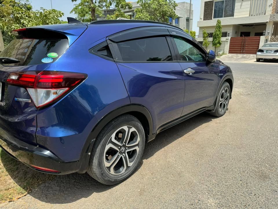 Honda Vezel Z Package PKR4,600,000