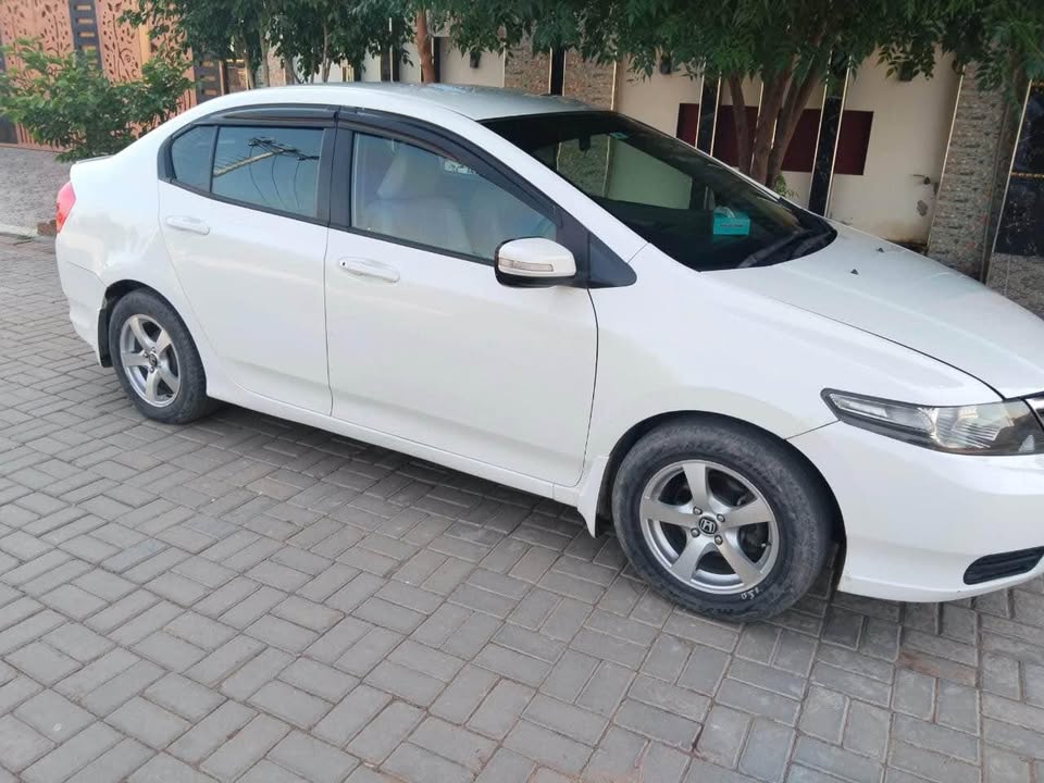 Honda city 2016 model PKR3,090,000