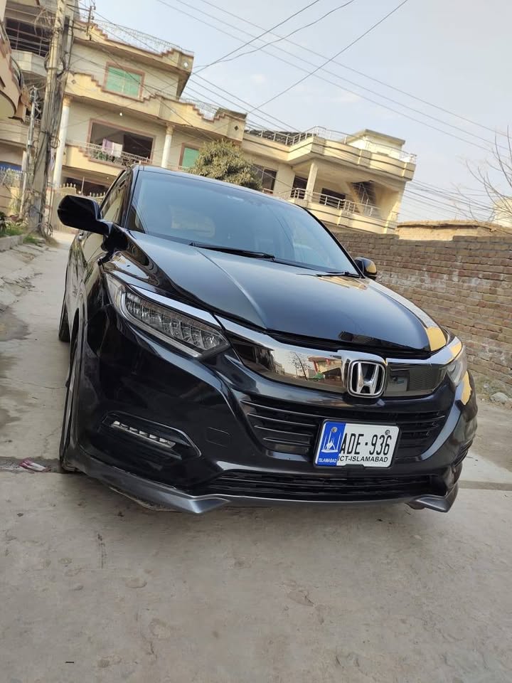 Honda Vezel Islamabad no 2013 model PKR3,865,000