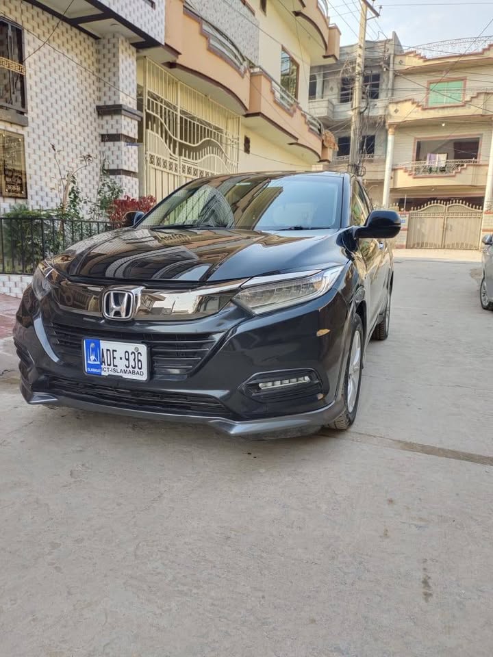 Honda Vezel Islamabad no 2013 model PKR3,865,000