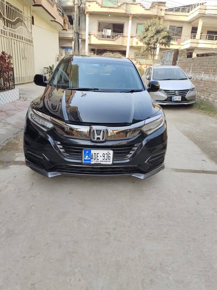 Honda Vezel Islamabad no 2013 model PKR3,865,000